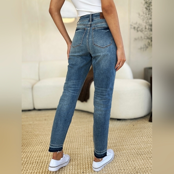 Judy Blue Mid Rise Rigid Magic Straight Leg Released Hem Jeans Regular Plus NEW - Picture 10 of 16
